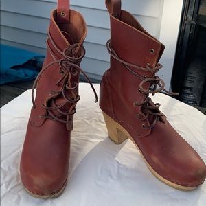 No. 6 burgundy lace up boots Sz 37. Good Condition